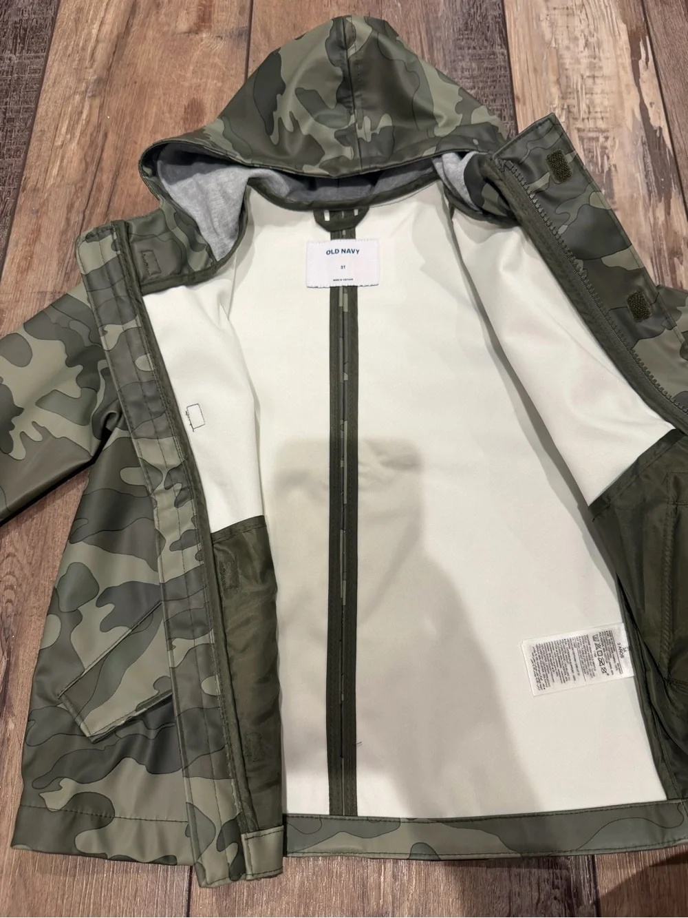 NEW! Old Navy Hooded Rain Coat Size 3T in Olive Camouflage Size 3T